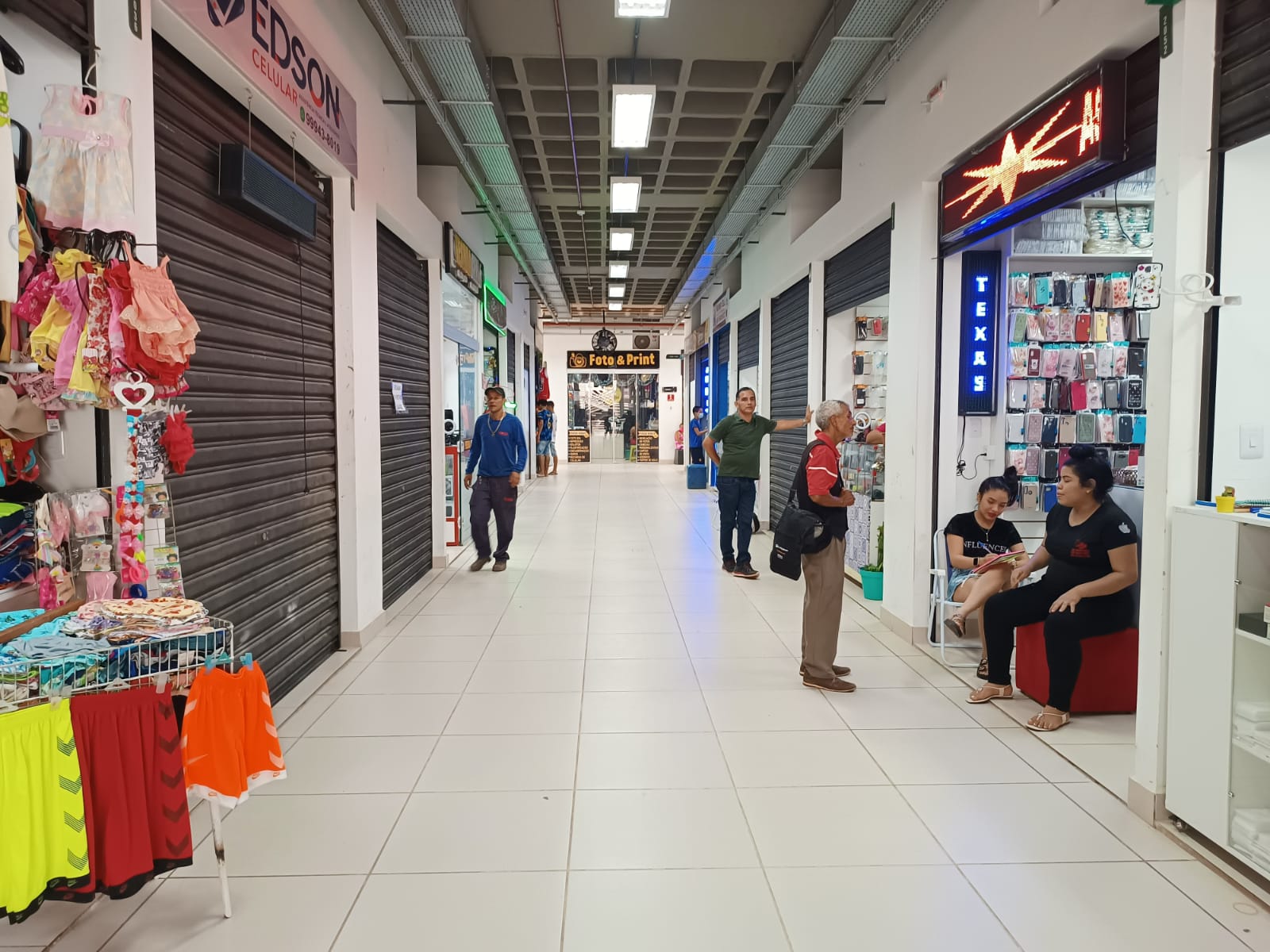 Lojistas do Aquiri Shopping amargam o pior Natal da história no comércio popular de Rio Branco